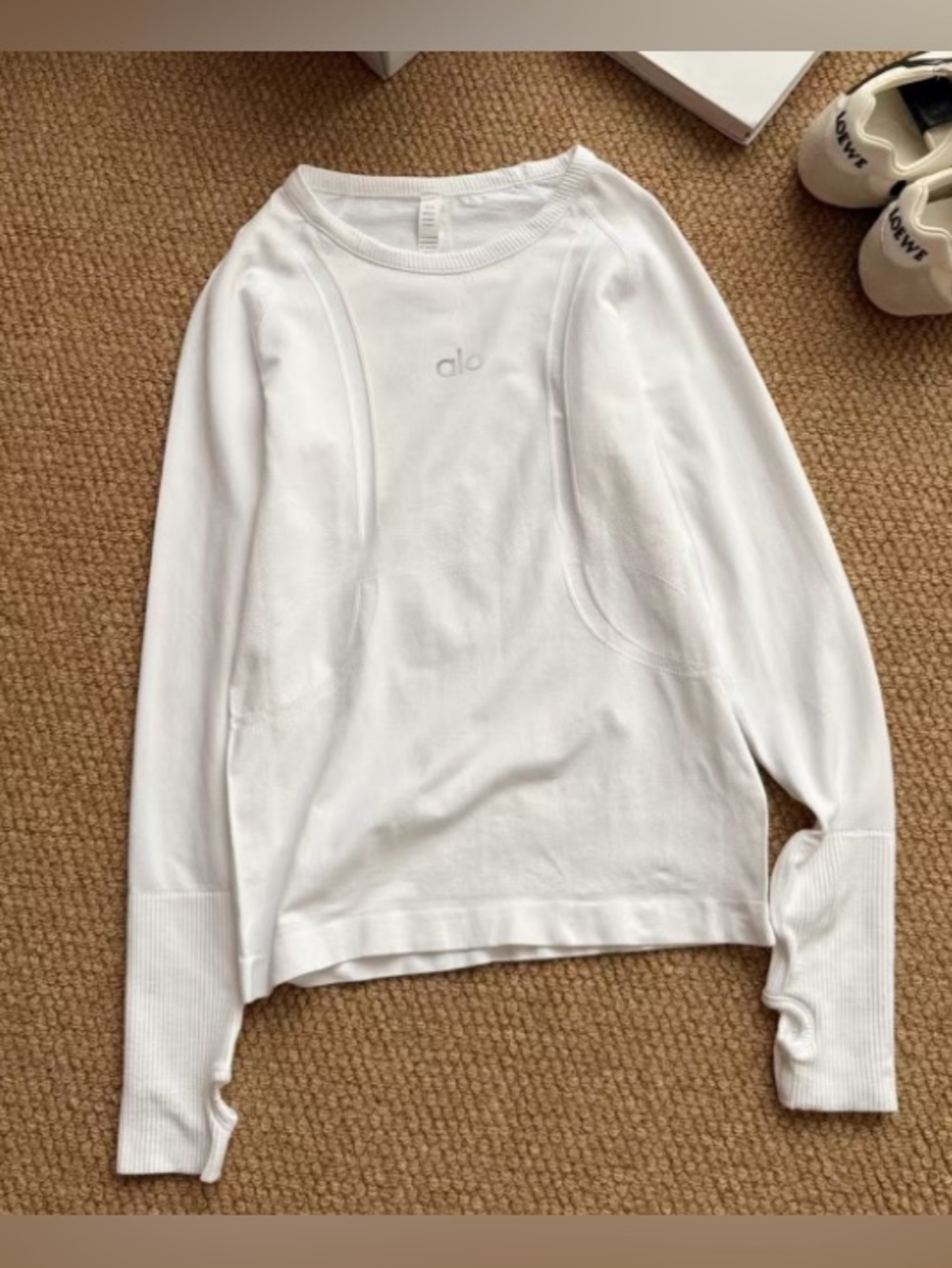 ALO Yoga White Long Sleeve Pullover Sweatshirt